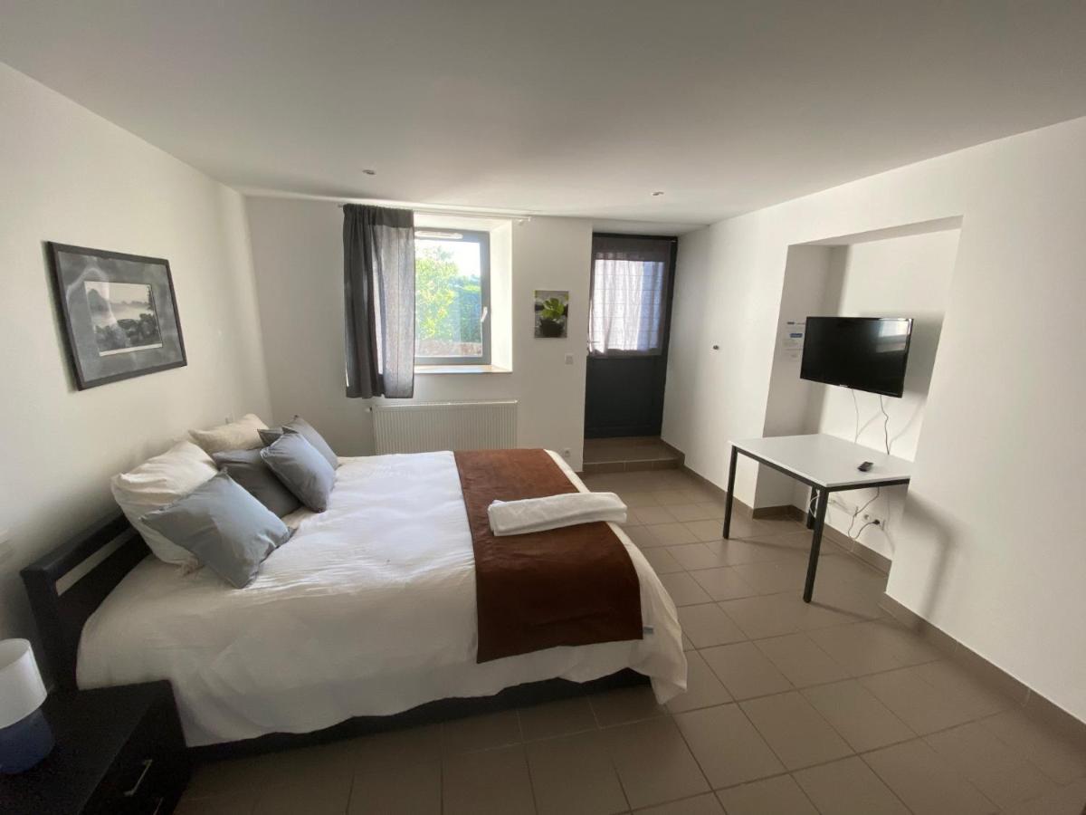 Auberge De Thelis Luaran gambar